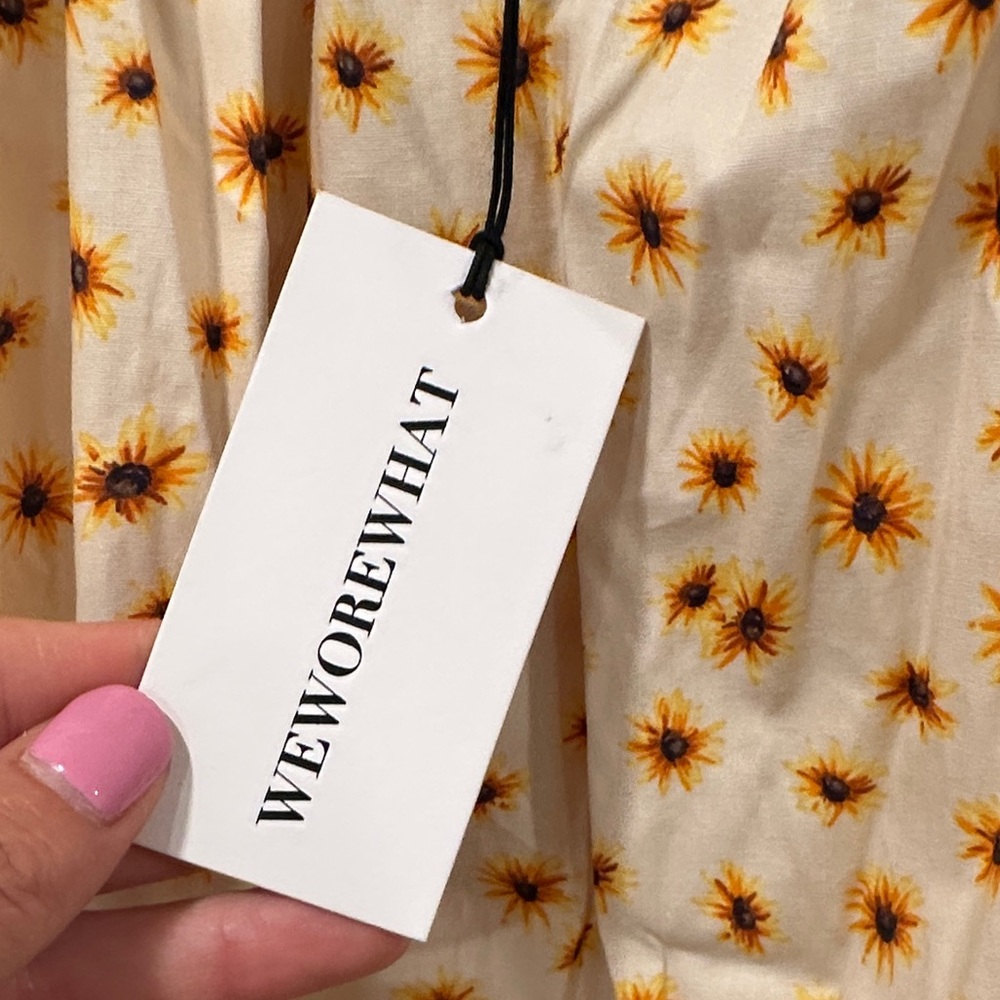 NWT- WeWoreWhat x Revolve Smocked MIDI Ditsy Daisies Dress - Picture 11 of 13